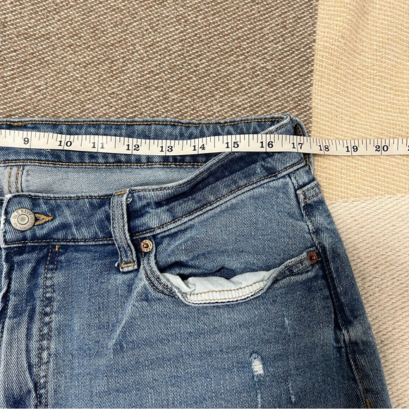 OLD NAVY Curvy High-Waisted OG Loose Ripped Jeans SIZE 14 Medium Wash - Picture 14 of 16